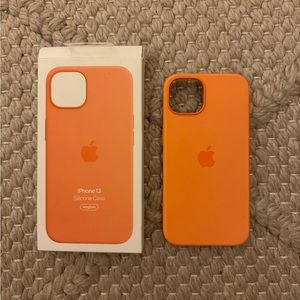 iPhone 13/14/15 Silicone Apple Case in Orange